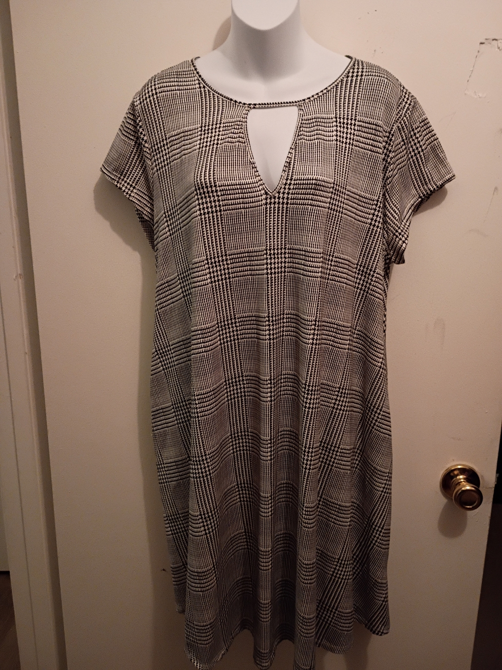 Black & White Plaid Keyhole Midi Dress